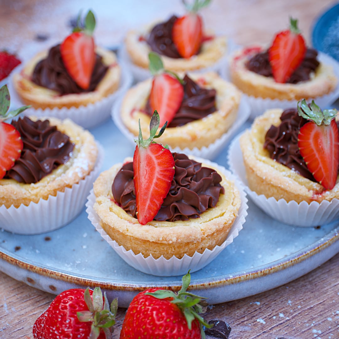 Vegane Käsekuchen-Cupcakes mit Erdbeeren und Schokolade - Kathy&amp;#39;s Green ...