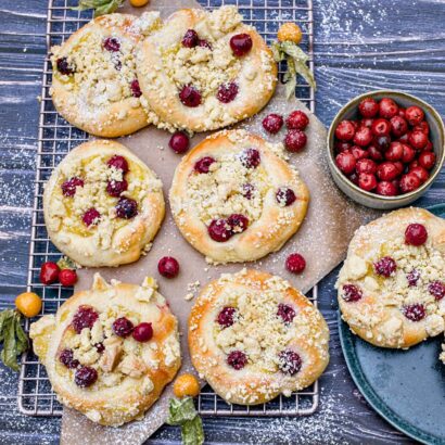 Thumbnail for Puddingtaler mit Streuseln und Sauerkirschen vegan